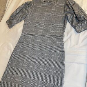 H&M Gray Checkered Long Sleeve Dress